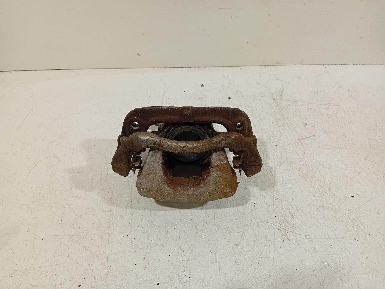 Remklauw rechts voor BMW i3, Onderdelen@venauto.nl, Van der Ven Autorecycling B.V., Ettenseweg 76, 4706 PB Roosendaal, The Netherlands