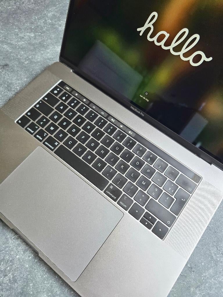MacBook Pro 15", Computers en Software, Apple Macbooks, Ophalen, 2 tot 3 Ghz, 512 GB, Zo goed als nieuw