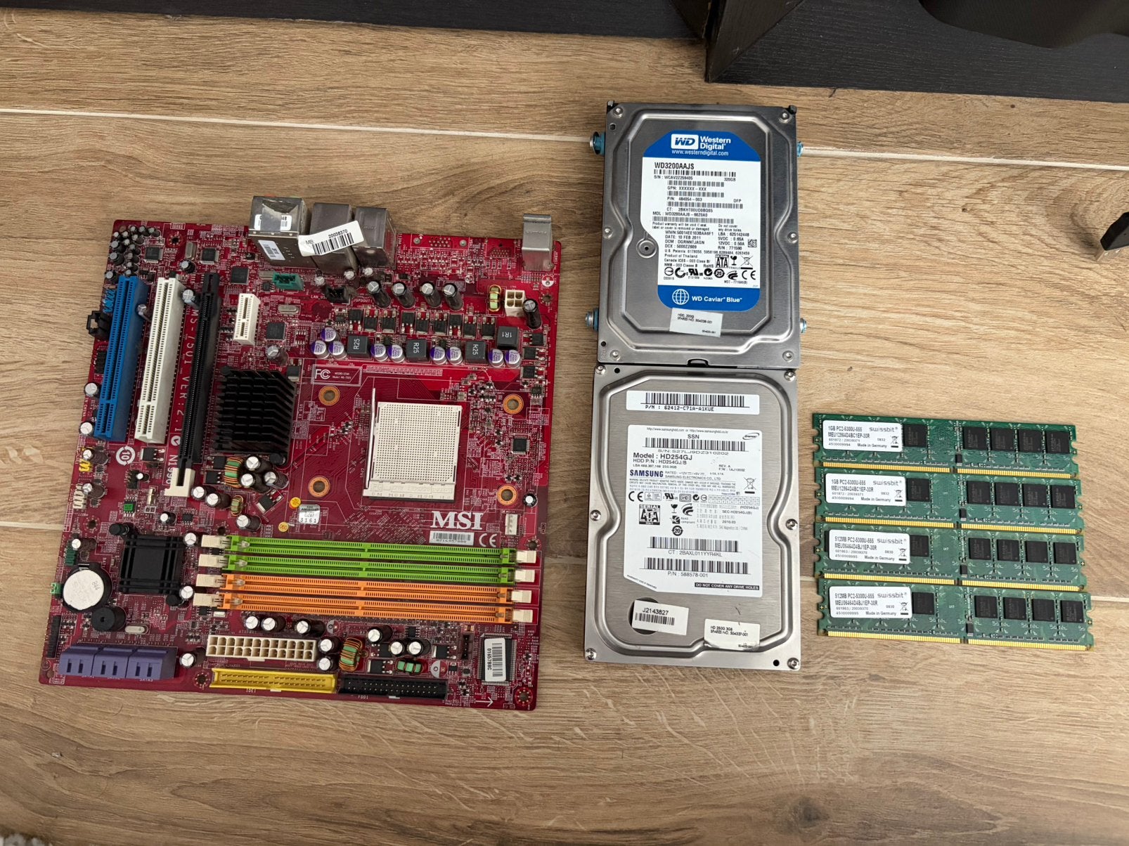 PC onderdelen lot - MSI AM2+ moederbord, DDR2 RAM, HDDs, Computers en Software, Moederborden, Ophalen, Gebruikt, AMD, DDR2