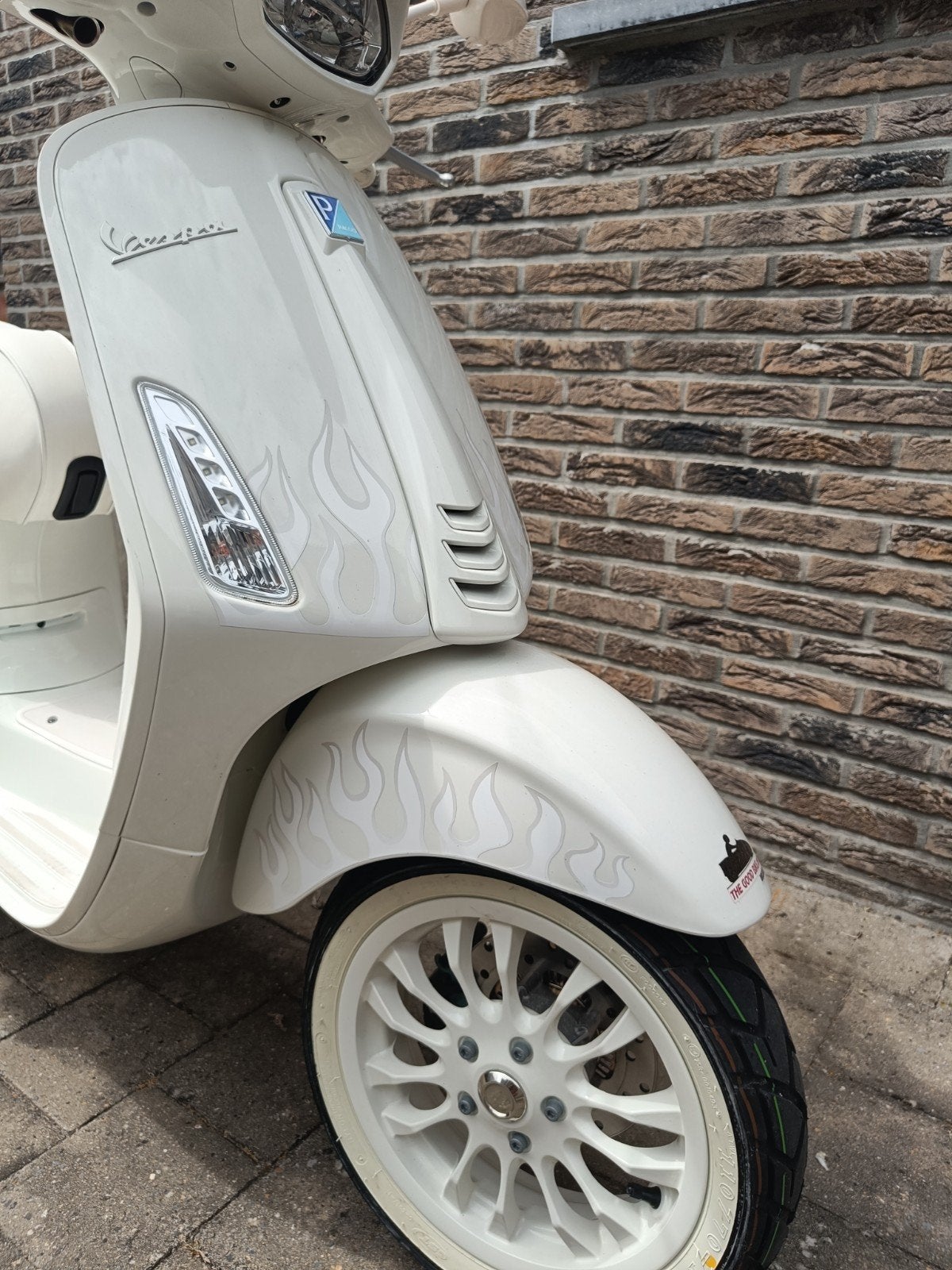Vespa Sprint full white special flame edition 0km, Motoren, Motoren | Piaggio, Nieuw, Particulier, 125 cc, 11 kW of minder