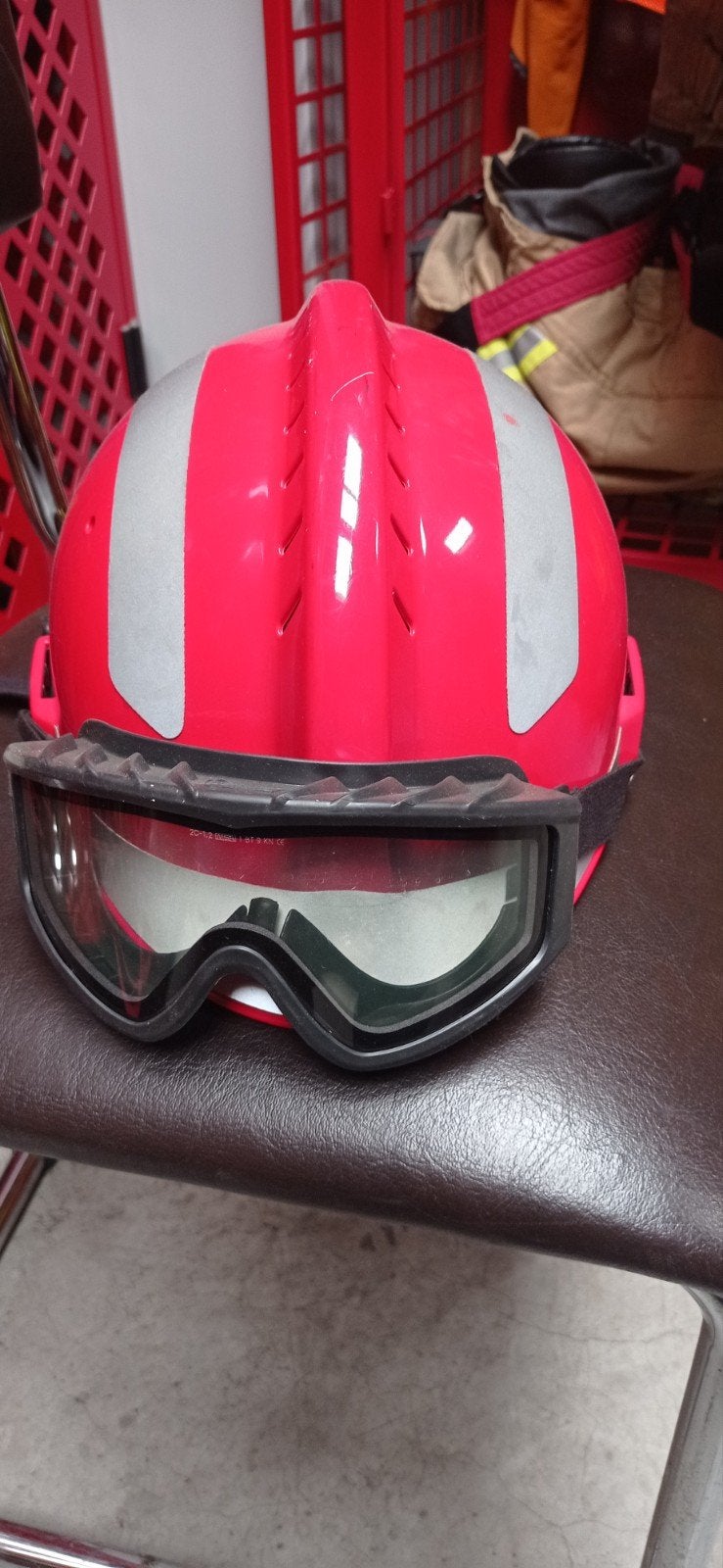 Casque pompier MSA F2, Enlèvement