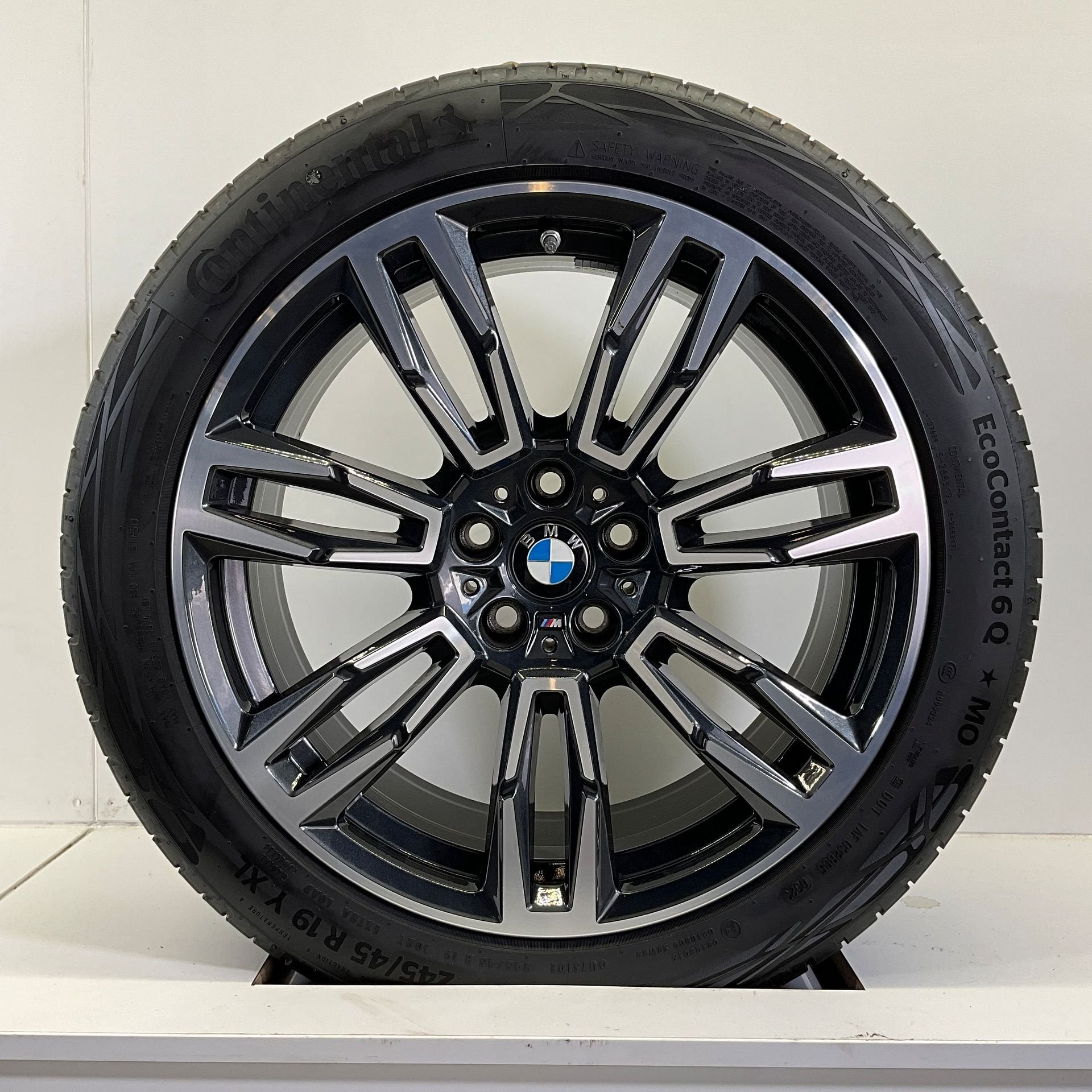 BMW 5 SERIE G60 I5 G60 SET VELGEN + ZOMERBANDEN 19 INCH ORIG, 19 inch, -, -, Banden en Velgen