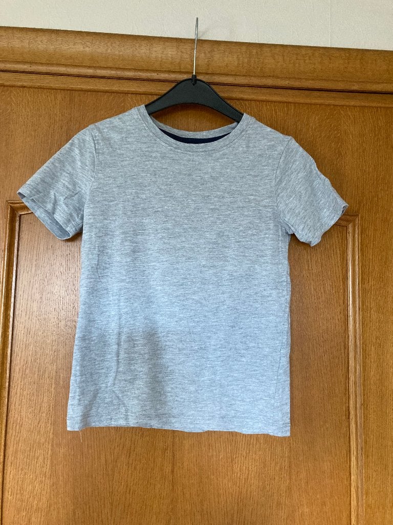 Grijs t-shirt, H&M, 122-128, H&M, Ophalen of Verzenden, Zo goed als nieuw, Shirt of Longsleeve