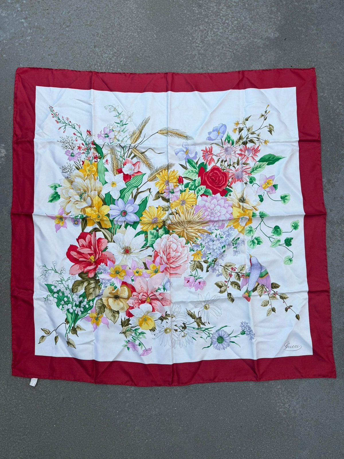 Foulard gucci, Vêtements | Femmes, Bonnets, Écharpes & Gants, Enlèvement, Porté