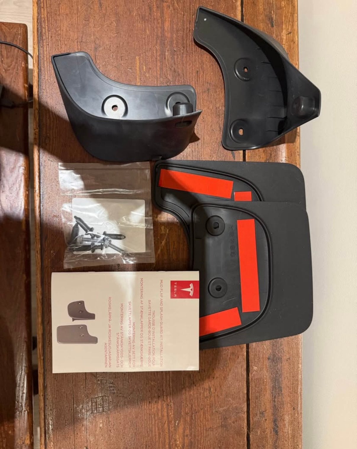 tesla mud flap and splash guard kit, Enlèvement ou Envoi, Comme neuf