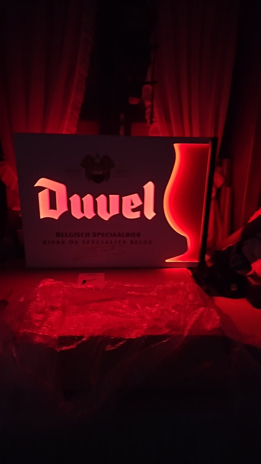 Reclamebord duivel nieuw is doos