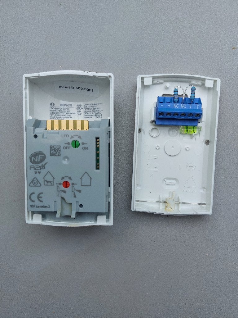 4 bekabelde bewegingsmelders, Ophalen of Verzenden, Gebruikt, Detector, Sensor of Melder, Beweging