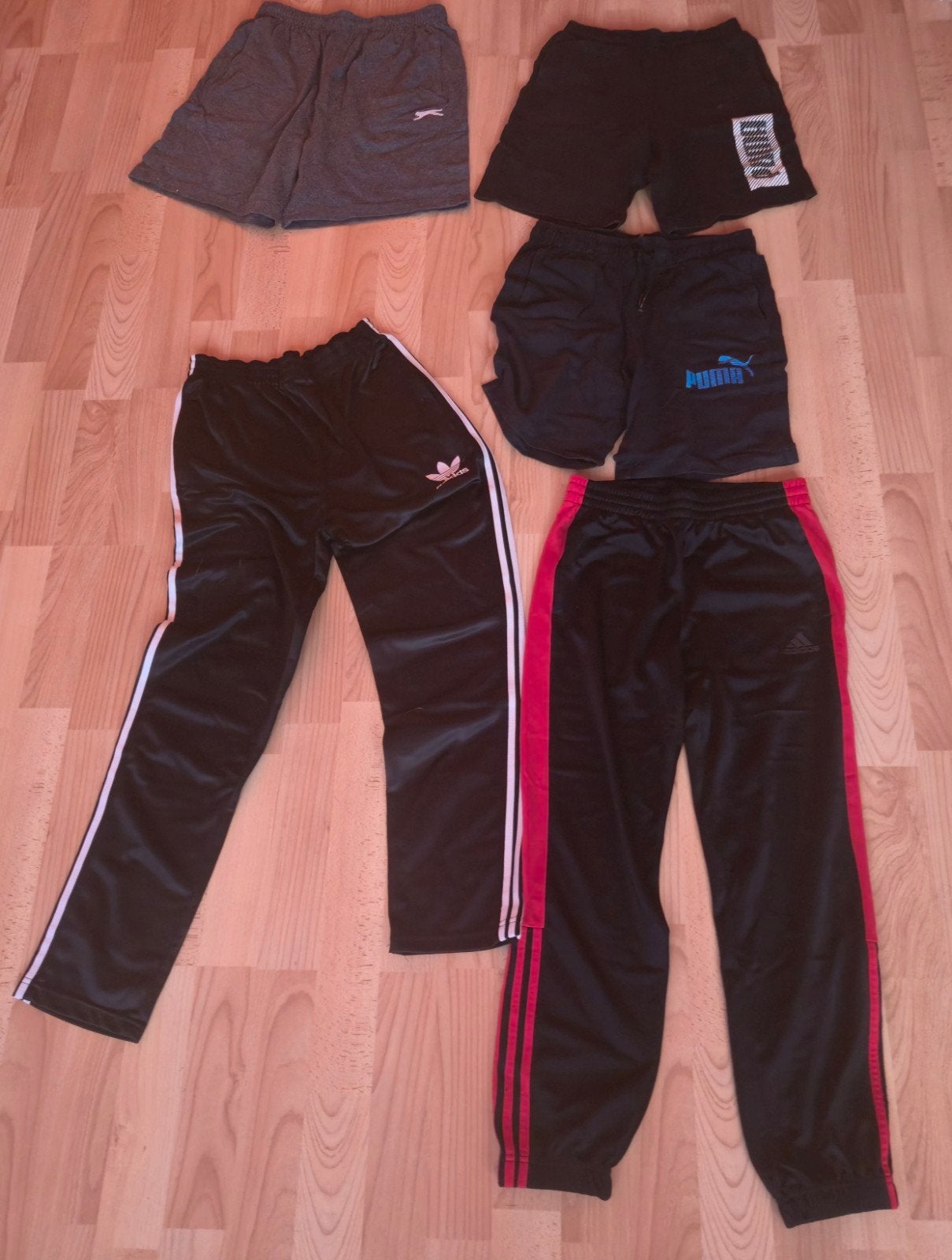 Lot de vêtements de sport Adidas & Puma – 3 shorts + 2 panta, Vêtements | Femmes, Noir