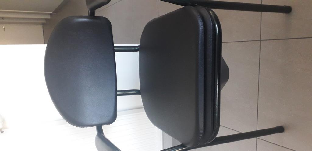 Toiletstoel te koop.Zo goed als nieuw. Kleur Zwart., Sport en Fitness, Ophalen