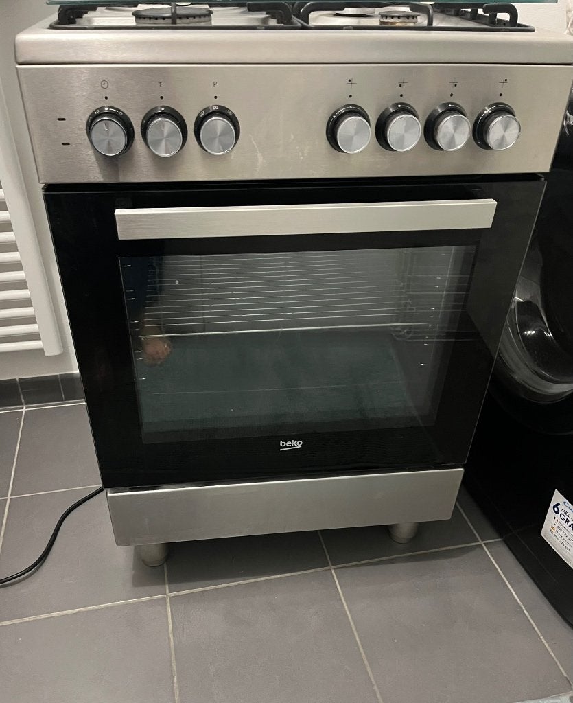 Grijze kachel BEKO in uitstekende staat, Elektronische apparatuur, Fornuizen, Gebruikt, 4 kookzones, Gas, Draaiplateau