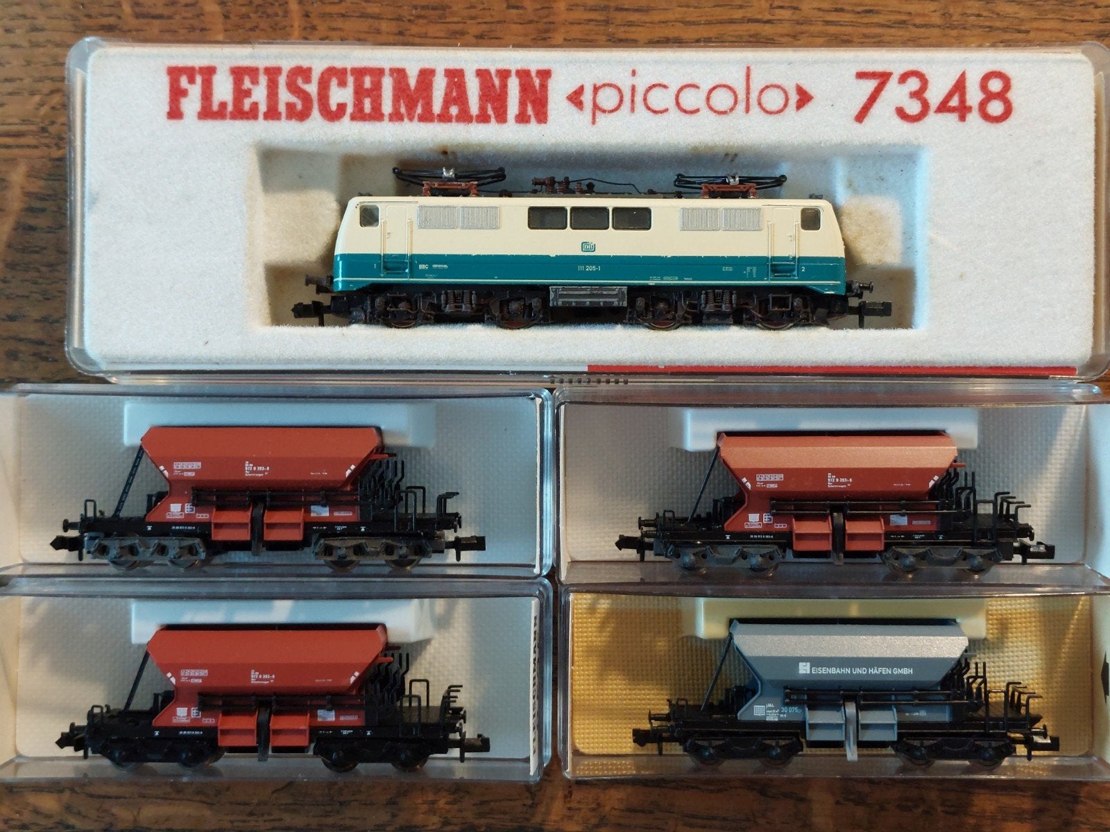 Fleischmann piccolo N schaal DB elektroloc met 4 zelflossers, Ophalen of Verzenden, Rails, Fleischmann, Analoog