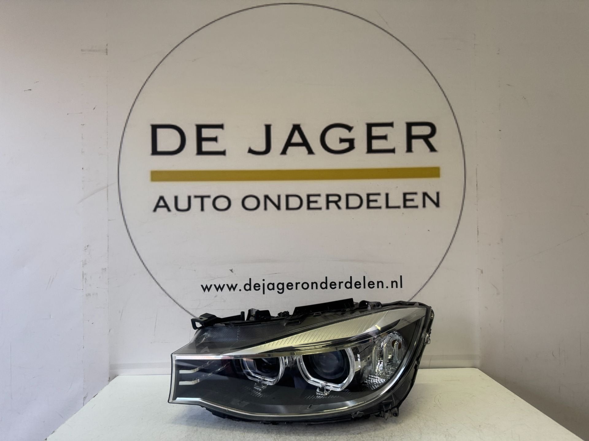 Phare avant gauche LED x non pour BMW S rie 3 GT F34 (r f re, Petuelring 130
80788  Munich, DE, Info@bmw.de, Utilisé, BMW