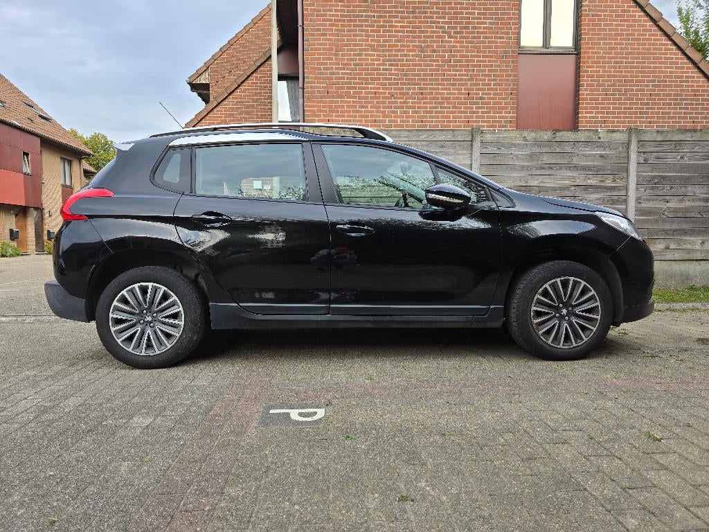 Peugeot 2008 1.2 Benzine 2015, Auto's, Peugeot, Euro 6, 1199 cc, Zwart, Handgeschakeld