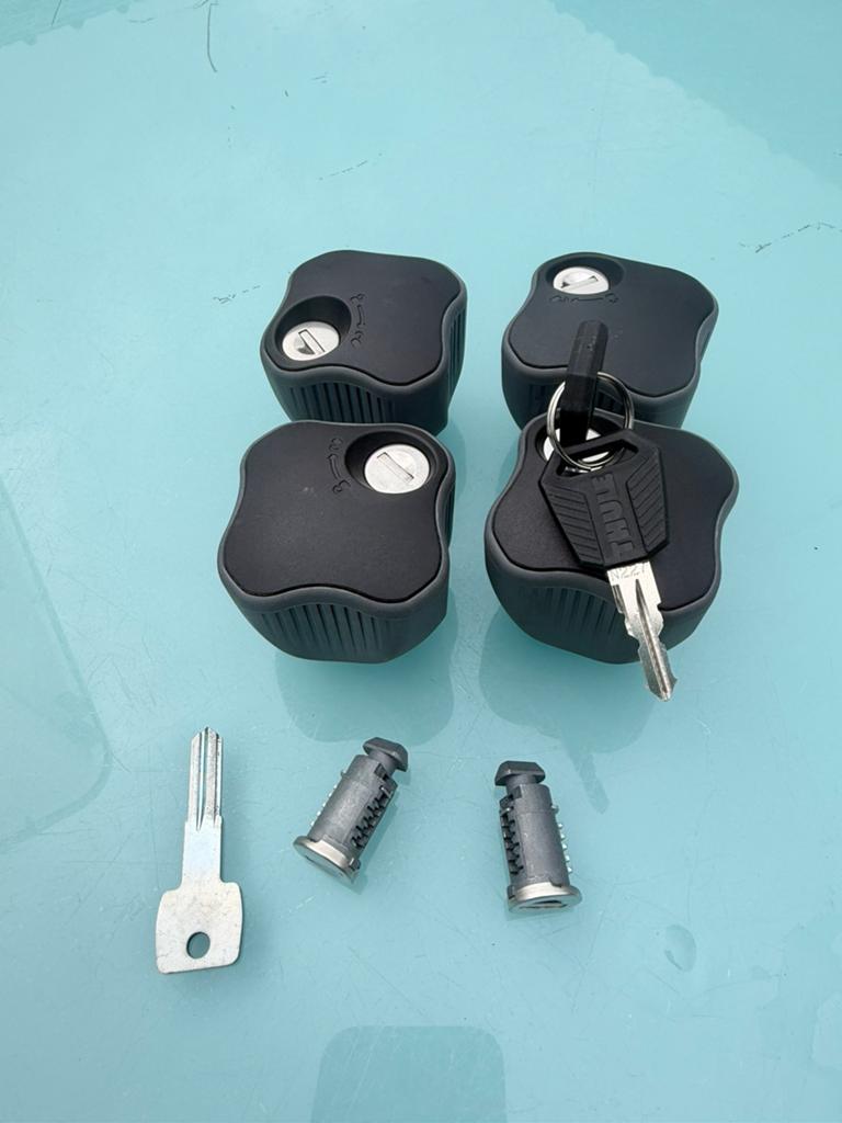 Thule draaiknop set 4 stuks, Ophalen, Zo goed als nieuw