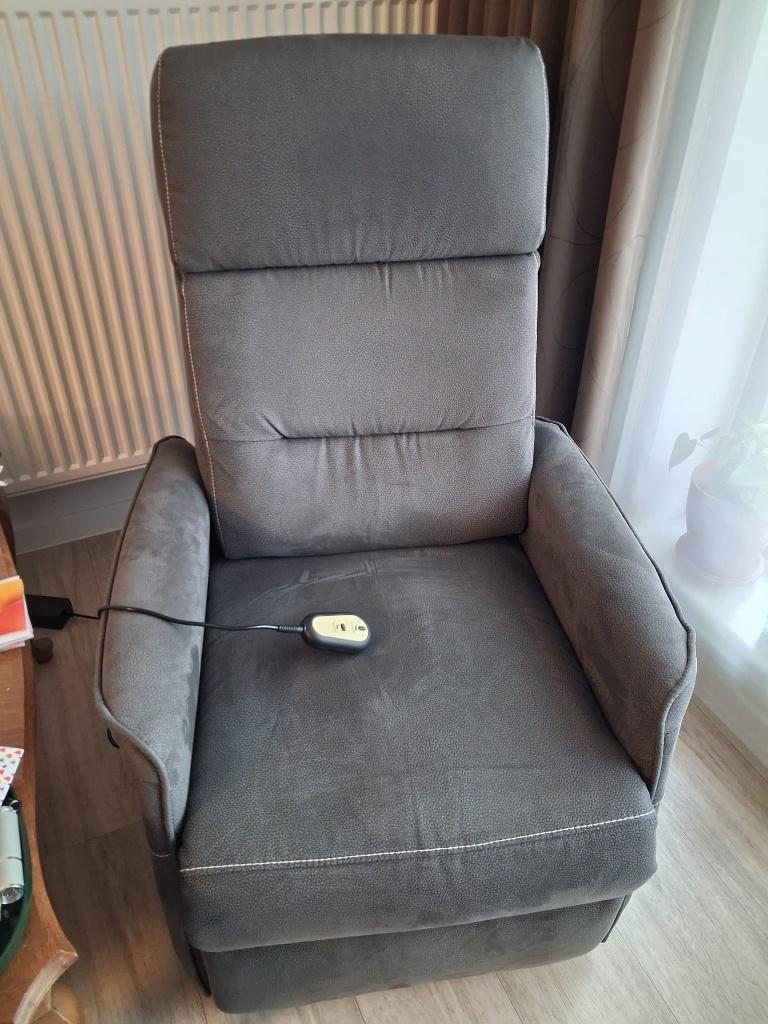 Elektrische relaxzetel met afstandsbediening, Ophalen, 75 tot 100 cm, Zo goed als nieuw, 75 tot 100 cm
