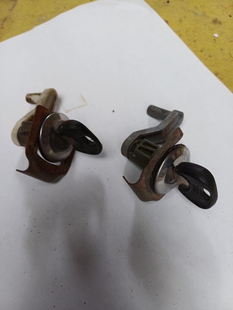 Slot + sleutel van peugeot 305, Enlèvement ou Envoi