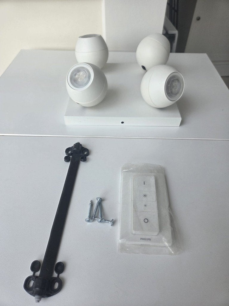 lot 3 spots quadruples LED orientables, Maison & Meubles, Lampes | Spots, Spot encastrable ou Spot mural, Enlèvement, Philips