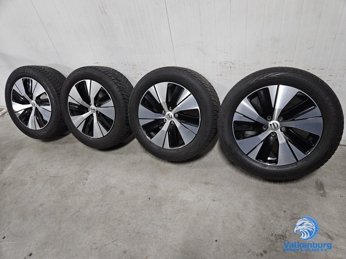 5-6mm! Originele Volvo XC40 Black Diamond Cut 18 inch velgen, Autos : Pièces & Accessoires, Pneus & Jantes, Pneus et Jantes, Pneus hiver