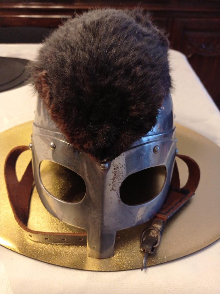 reënactment vikinghelm, Ophalen, Gebruikt