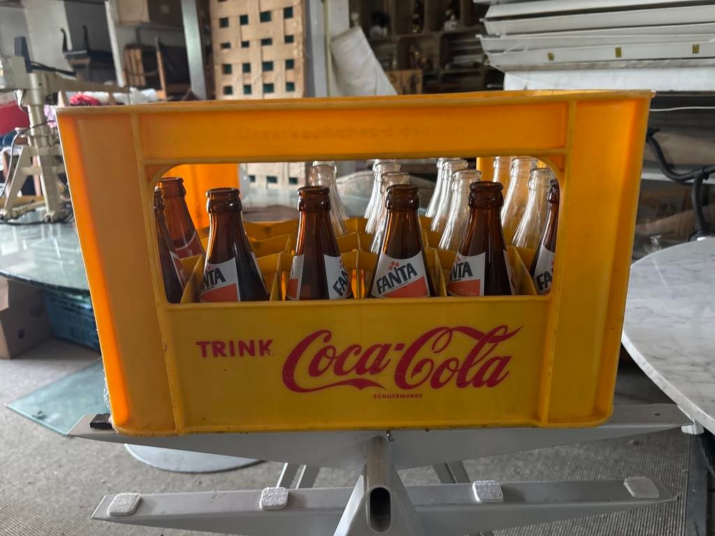 Vintage Coca-Cola krat met glazen flesjes – Fanta & Coke, Ophalen