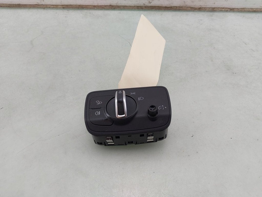 INTERRUPTEUR D'ECLAIRAGE Audi A3 Limousine (8VS / 8VM), Auto-Union-Straße  1,
85057  Ingolstadt, DE, Info@audi.de, Audi, Utilisé
