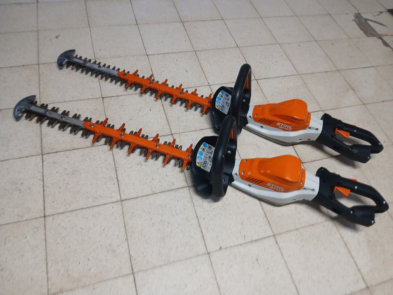 Stihl accu heggenscharen, Ophalen, Accu