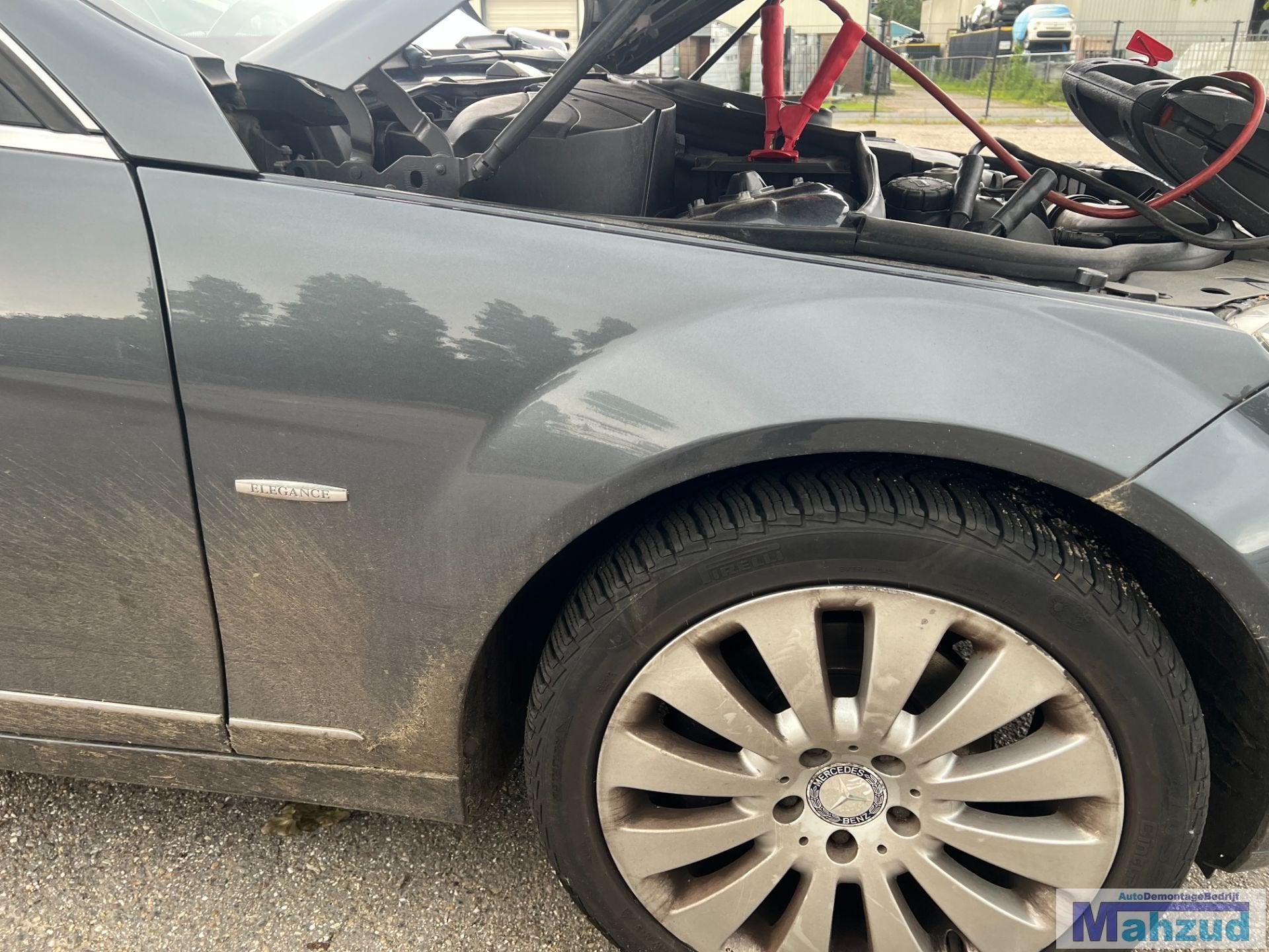 Aile avant droite grise C755 pour Mercedes Classe C S204 (20, Mercedes-Benz AG, Mercedes-Benz, Utilisé, Mercedesstrasse 120
70372  Stuttgart, DE