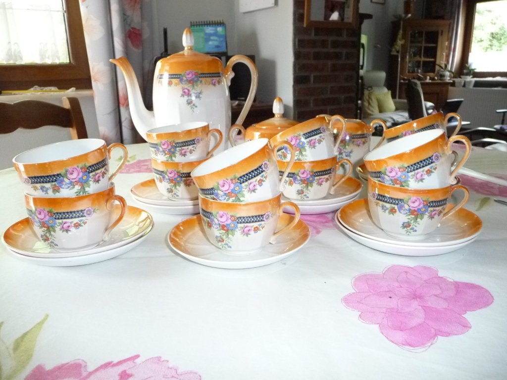 Service à café en porcelaine, Enlèvement