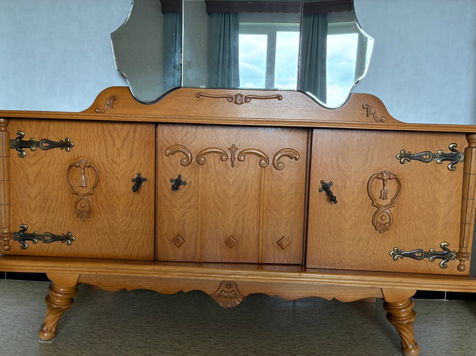 Mooie houten dressoirkast, Huis en Inrichting, Kasten | Dressoirs, Ophalen, Met deur(en), 100 tot 150 cm, Rustiek