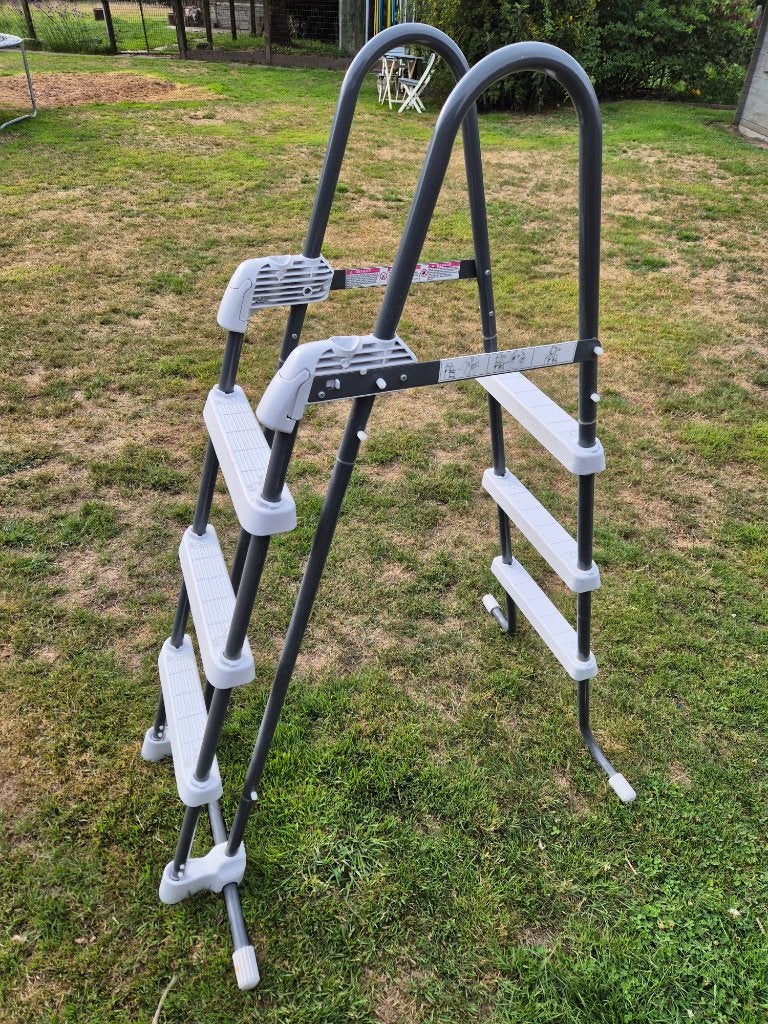 Trapje voor opblaaszwembad, Ophalen, Zo goed als nieuw, Ladder