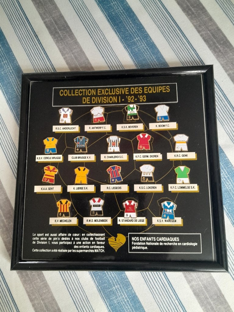 Pin's Collection Exclusive Maillot Foot 92'  93', Enlèvement ou Envoi