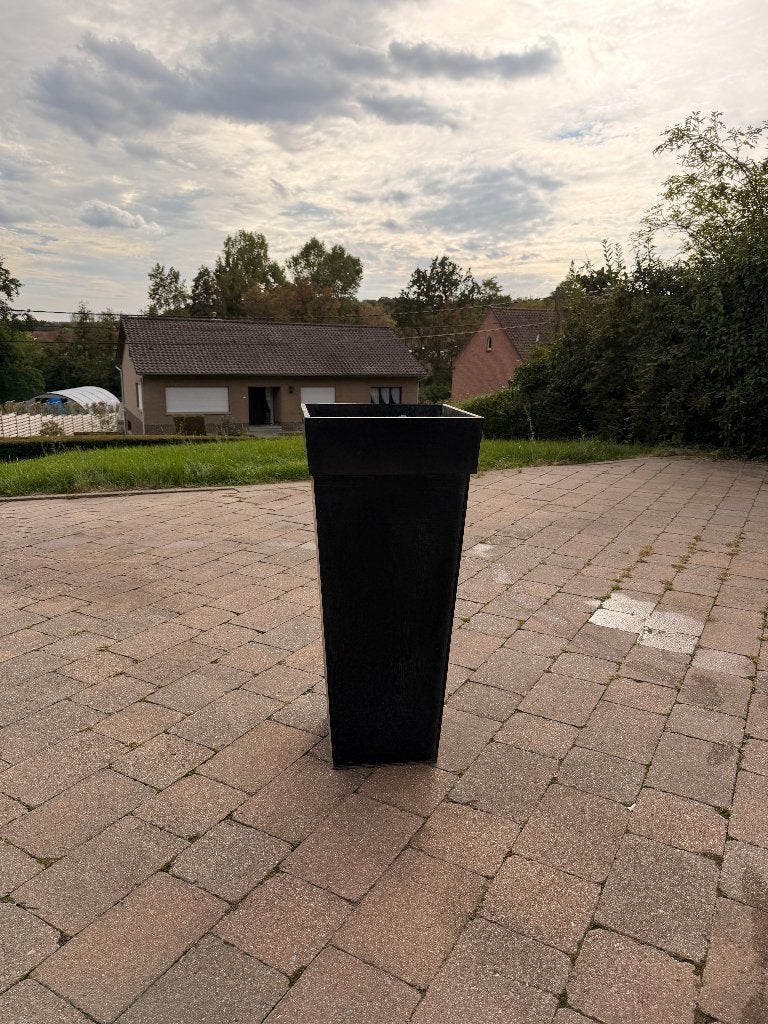 Moderne zwarte plantenbak (90 cm hoog), Tuin en Terras, Ophalen, Overige materialen, Gebruikt, Minder dan 60 cm