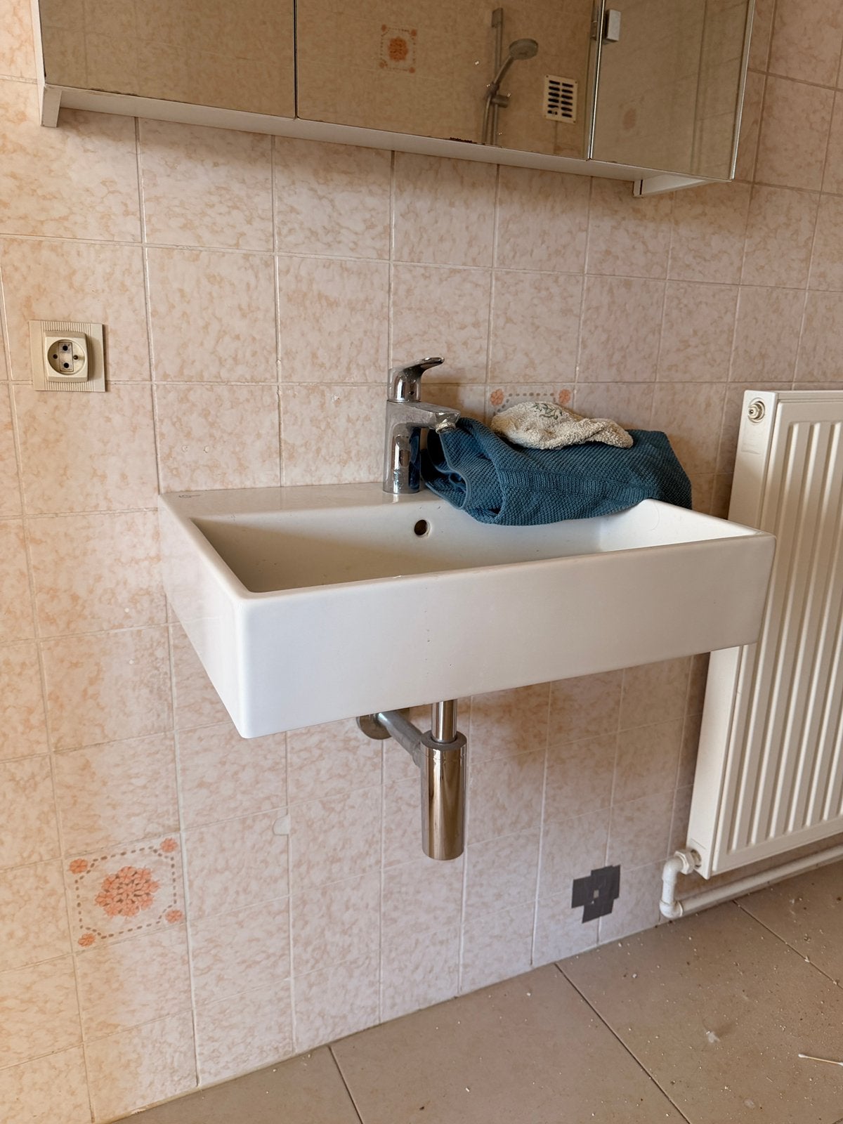 Lavabo badkamer, Ophalen, Zo goed als nieuw
