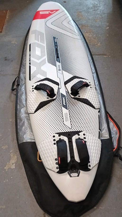 Severne Fox HD 95 in zeer goede staat, nieuwe dikke boardbag, Sports nautiques & Bateaux, Planche à voile, Enlèvement