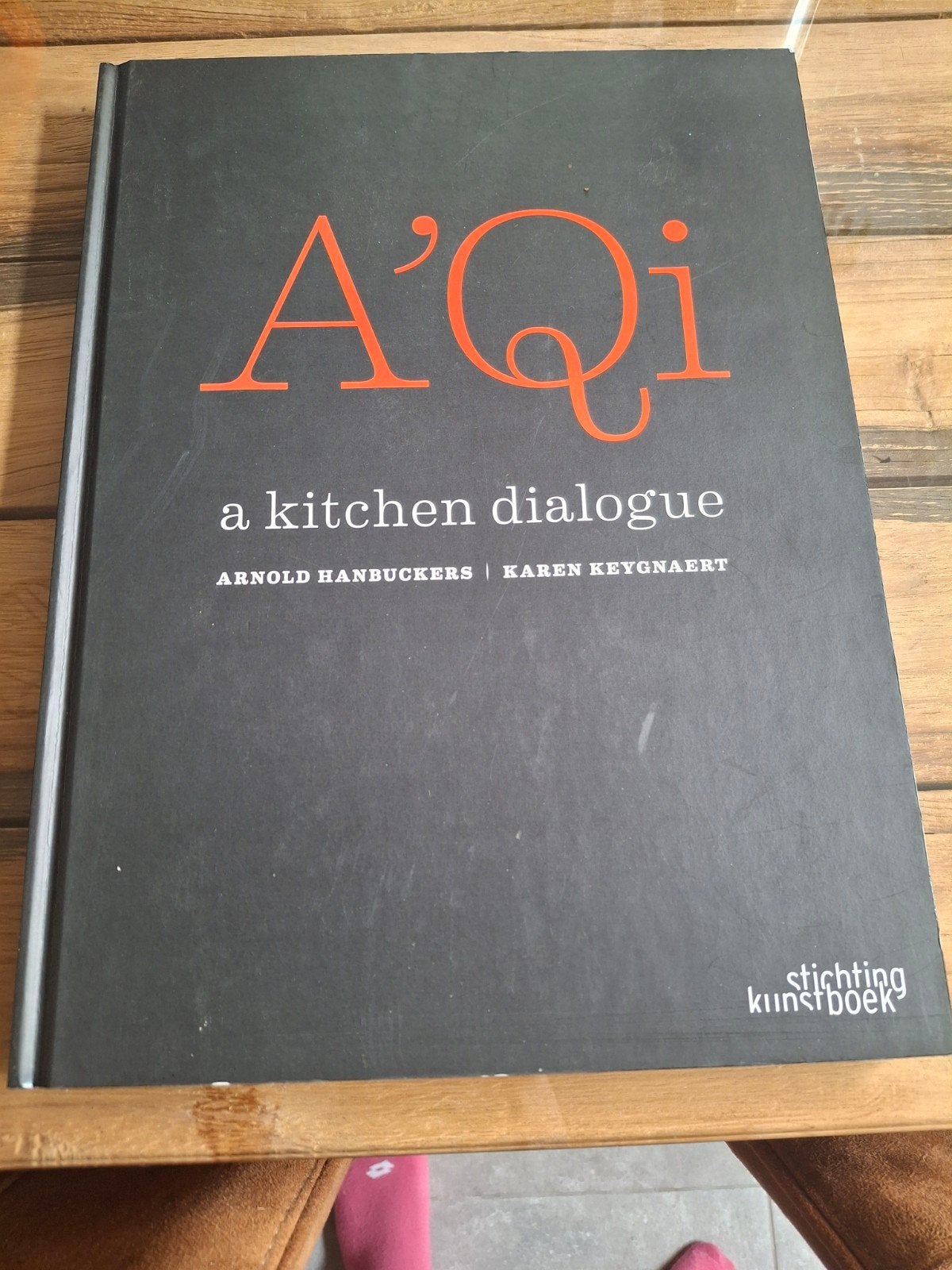 Arnold Hanbuckers - Restaurant A'Qi Gesigneerd, Boeken, Ophalen of Verzenden, Arnold Hanbuckers; Karen Keygnaert
