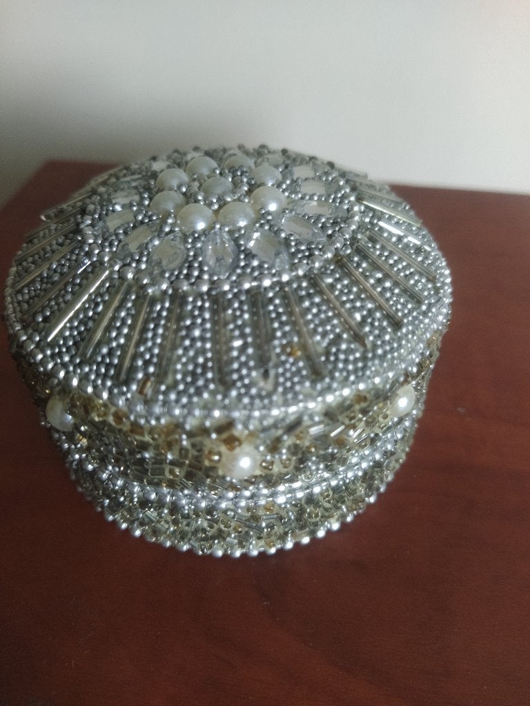 broche-sierspeld;hartje glasparels, camee,klavertje 4+doos, Bijoux, Sacs & Beauté, Broches, Enlèvement ou Envoi, Comme neuf