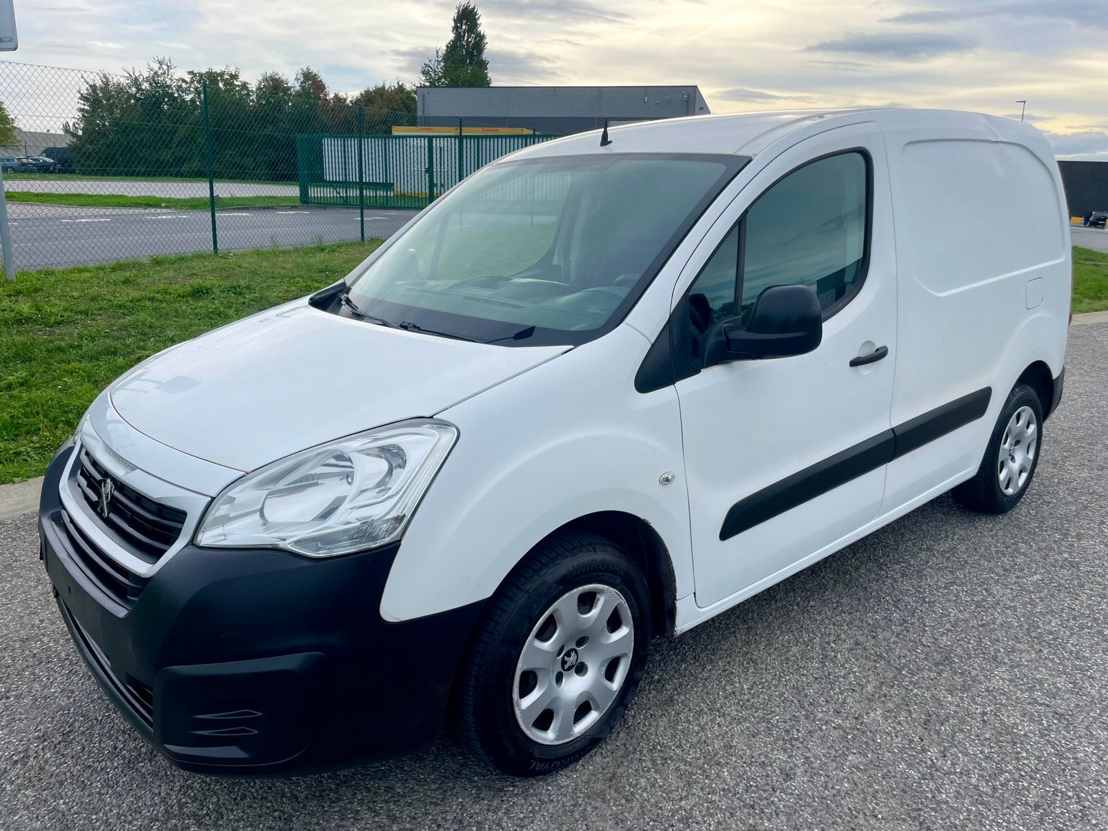 Peugeot partner 1.6 hdi 75cv année 2016 226000km, Auto's, Particulier, Te koop, Peugeot