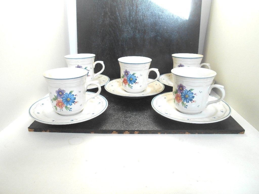 lot de 7 tasses à café et sous tasses, Enlèvement, Neuf, Tasse(s) et/ou soucoupe(s)