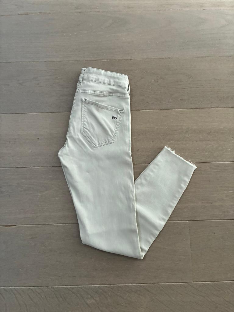 Lichtgrijze Skinny Jeans broek van IVY (Maat 26), IVY, Ophalen of Verzenden, Zo goed als nieuw, W27 (confectie 34) of kleiner