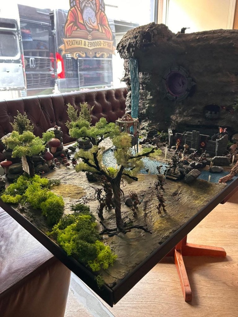 Uniek Meesterwerk: Handgemaakt Warhammer Diorama / Speelbo, Ophalen