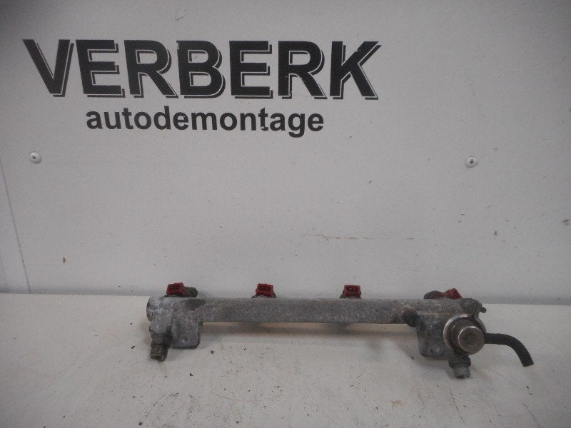 RAMPE D'INJECTION Opel Omega B (25 / 26 / 27) (GM90411551), Opel, Opel Automobile GmbH, Utilisé, Kontakt-opel@opel.com