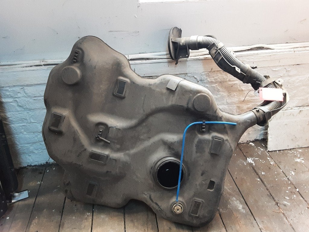 BRANDSTOFTANK Alfa Romeo 156 (932) (01-1997/09-2005), Stellantis Europe S.p.A, Gebruikt, IPC D1-09 Bahnhofsplatz
65423  Rüsselsheim am Main, DE