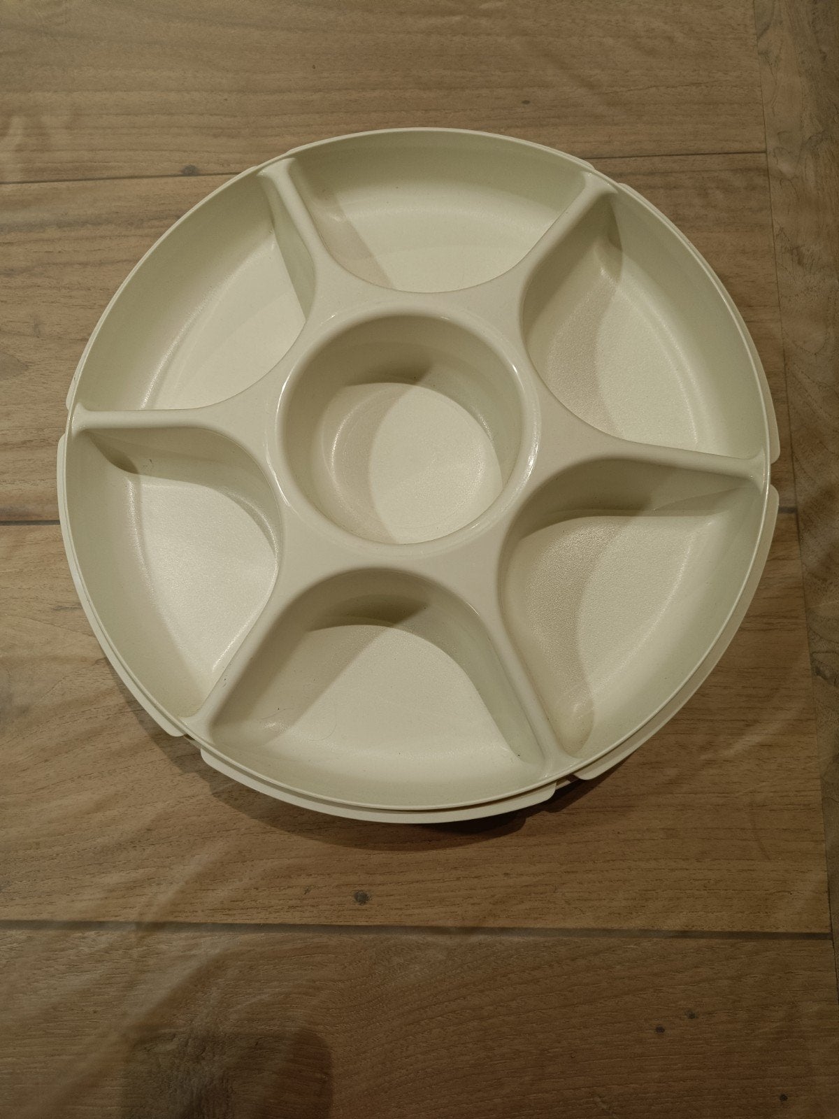 Tupperware hapjesschaal, Huis en Inrichting, Keuken | Tupperware, Ophalen, Schaal, Met compartimenten, Zo goed als nieuw