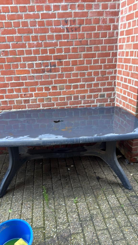 Tuintafel gratis weg – ideaal voor tuin of terras, Ophalen, Zo goed als nieuw, Rechthoekig, Plastic