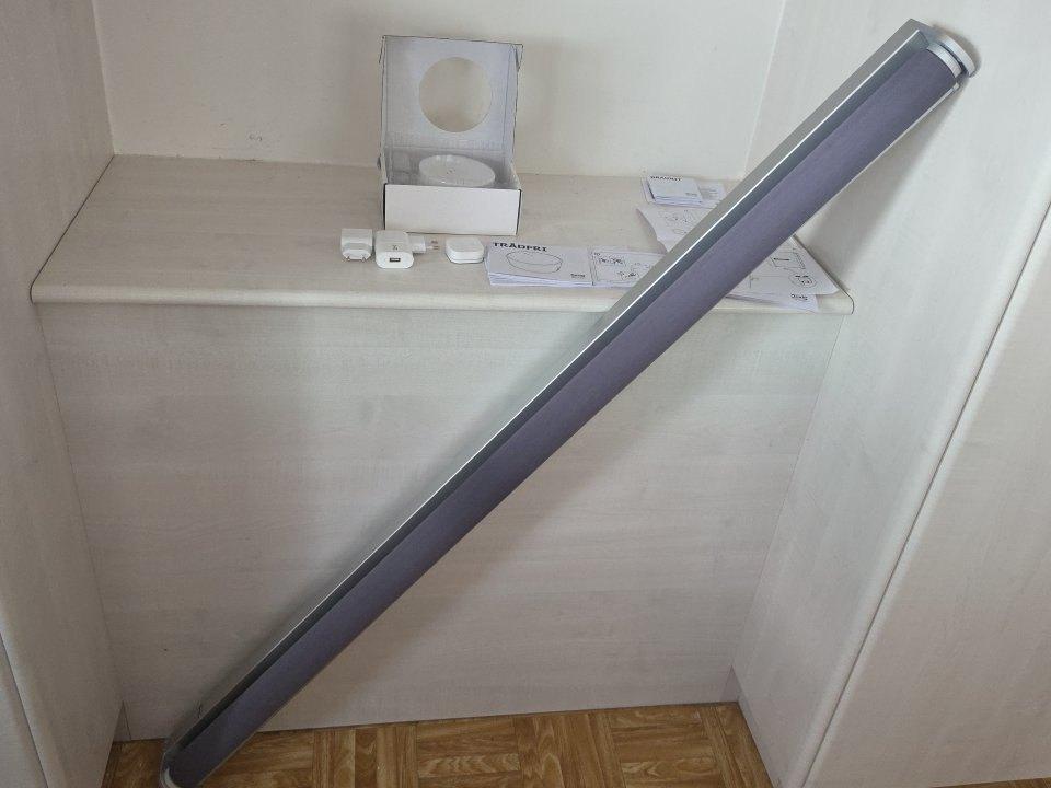 Elektrisch rolgordijn met wifi verbinding, Huis en Inrichting, Stoffering | Gordijnen en Lamellen, Ophalen, 100 tot 150 cm, Zo goed als nieuw