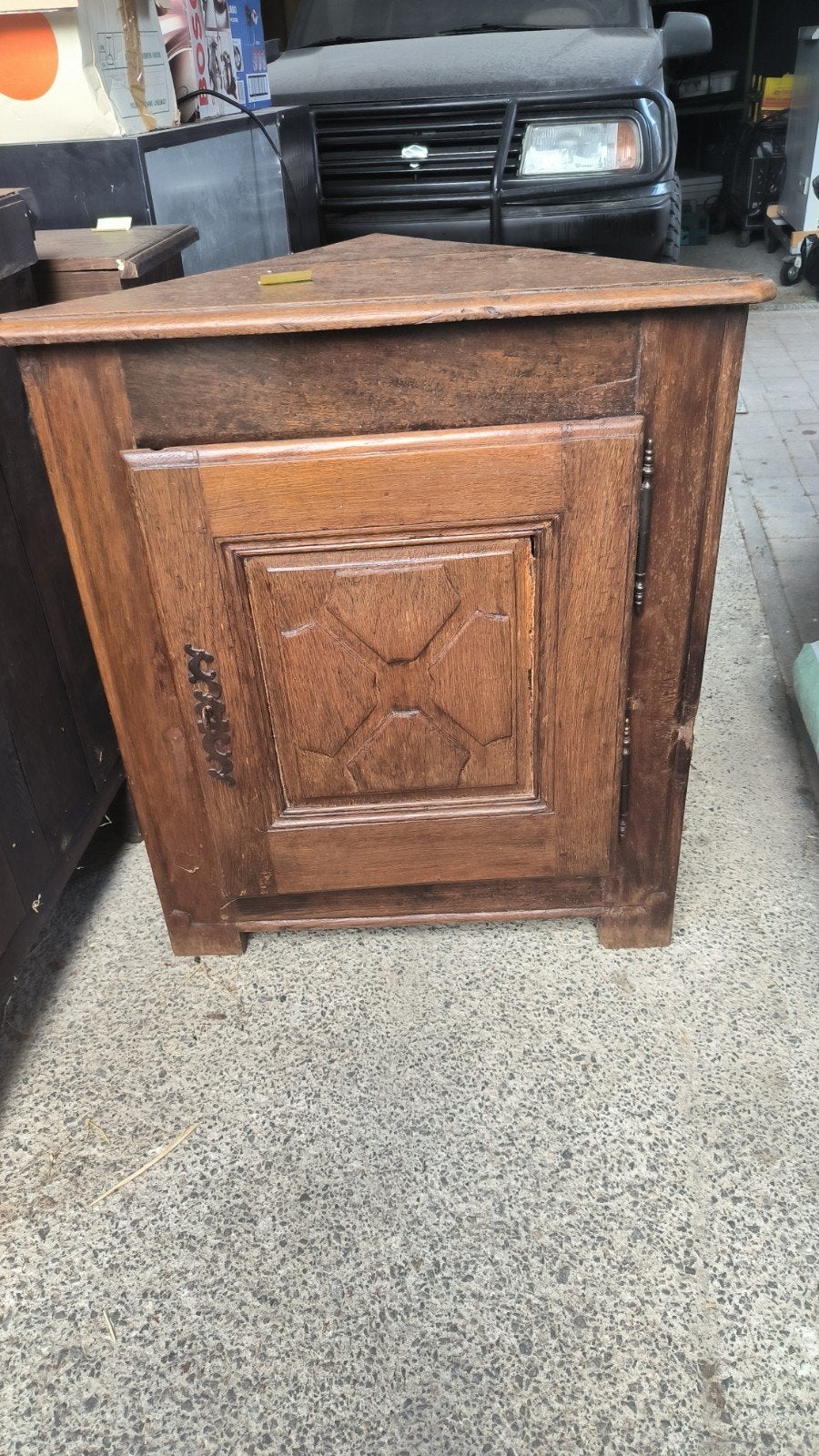 Antiek hoekkast, Ophalen