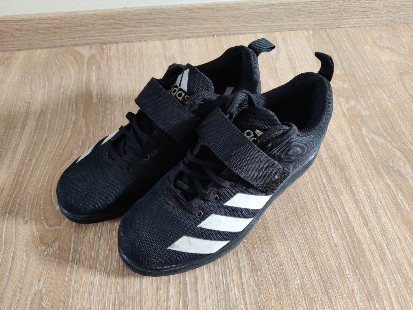 Adidas powerlift schoenen maat 44, Enlèvement ou Envoi, Comme neuf