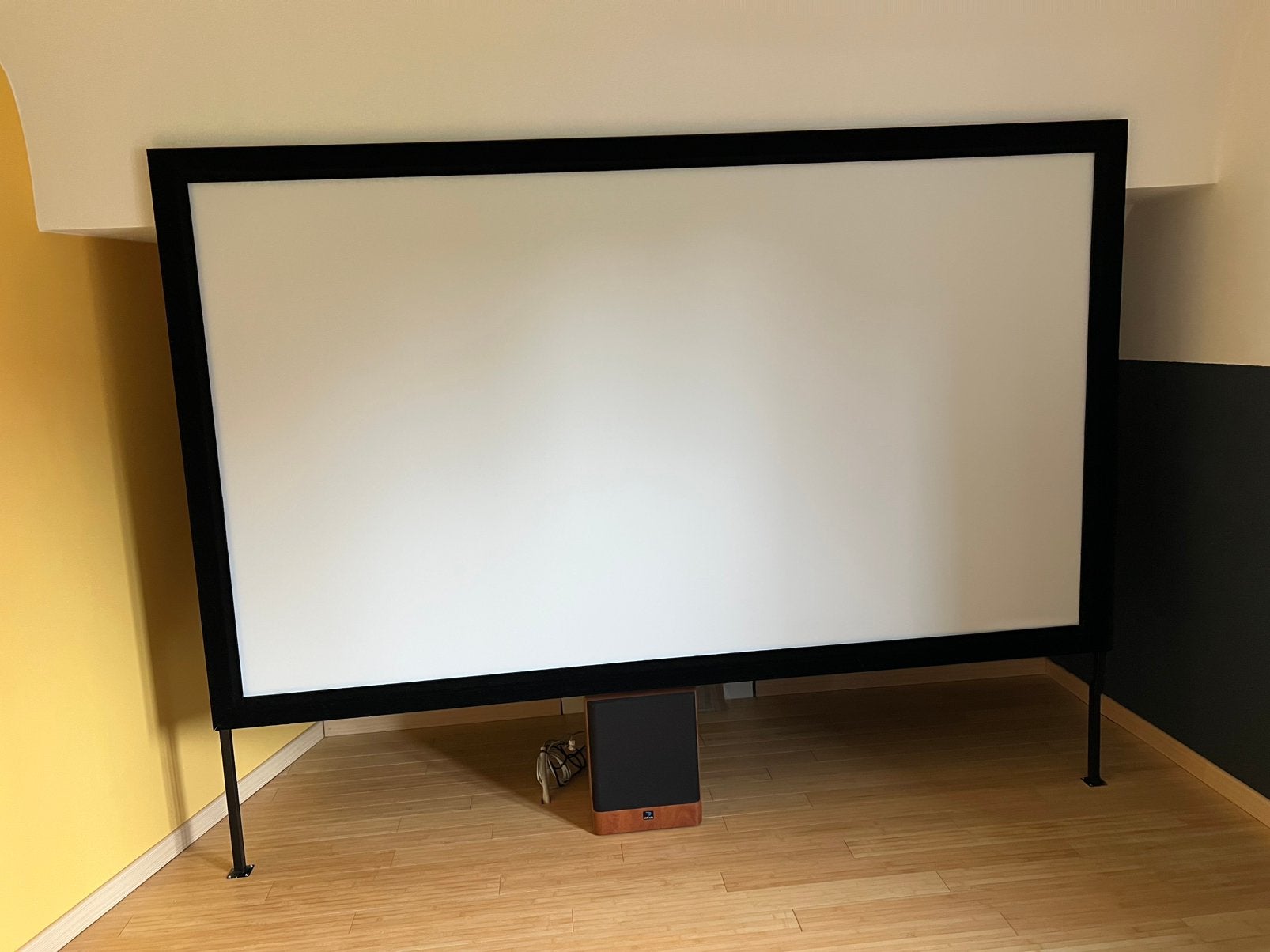 Ecran de cinema, Enlèvement, Comme neuf