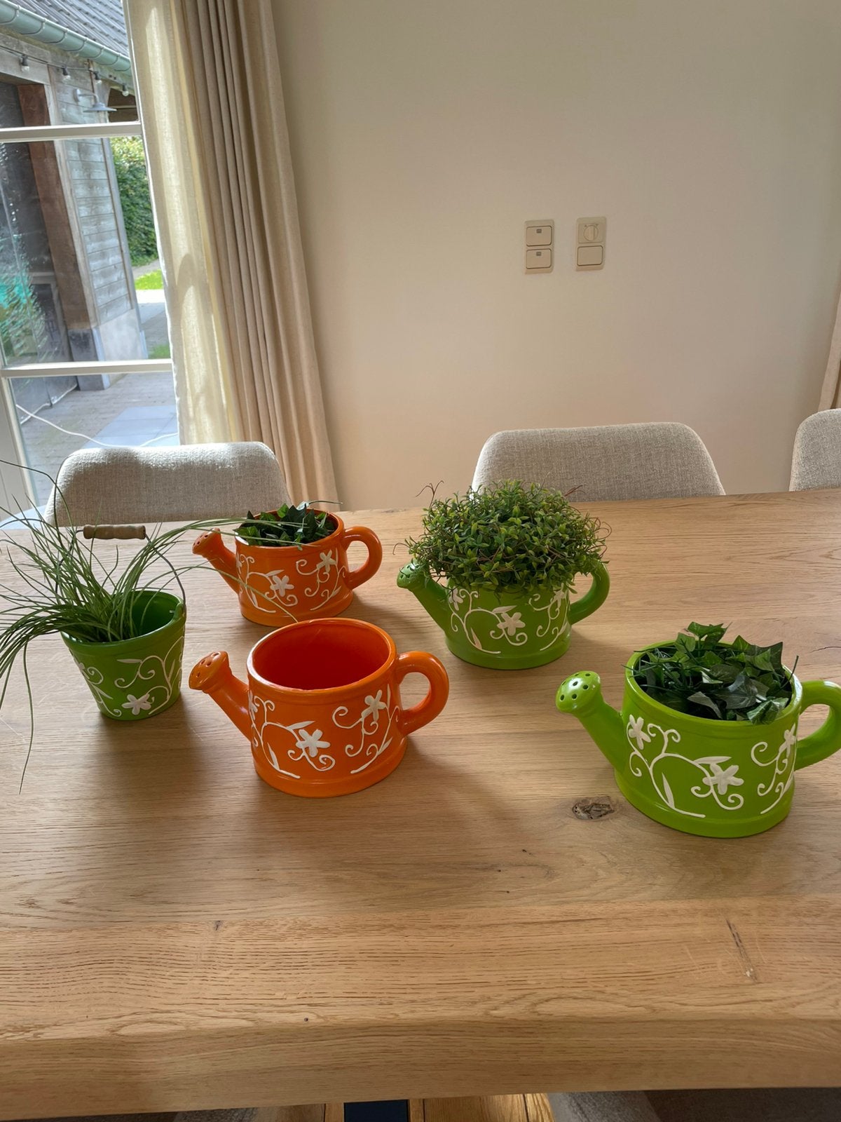 4 stenen gieters en 2 stenen emmertjes, Ophalen, Oranje
