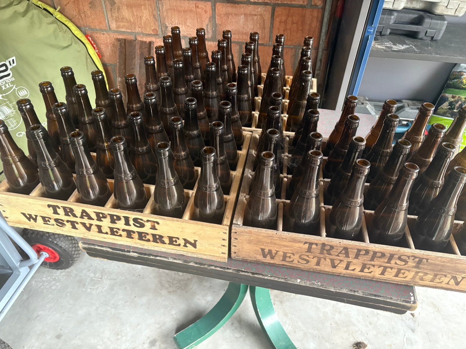 3 lege bakken WestVleteren, Verzamelen, Biermerken, Ophalen, Zo goed als nieuw